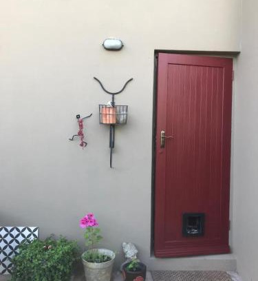 Pringle Bay Apartment | 120 steps to the beach