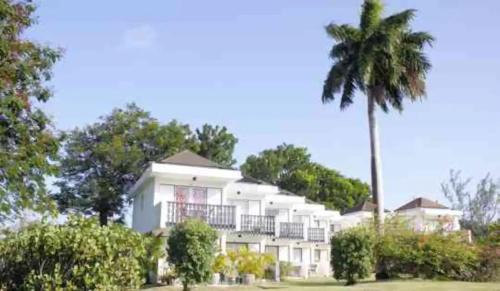 Rendezvous Apartment | 126 Friendship, Rockley Golf Club