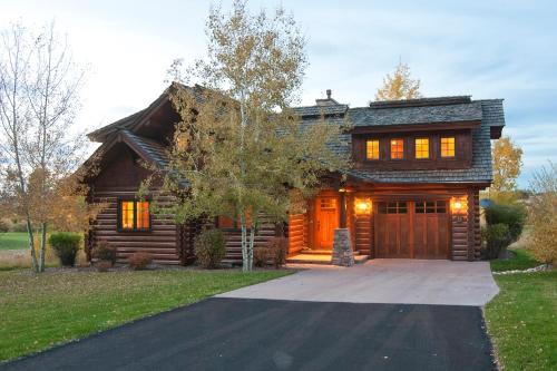 Victor House | 13 Blackfoot Trail