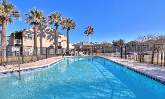 Rockport Condo | 130 m² Condo ∙ 3 bedrooms ∙ 7 guests