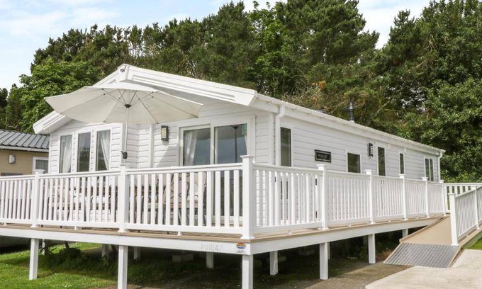 Cayton Bay House | 130 m² House ∙ 3 bedrooms ∙ 6 guests