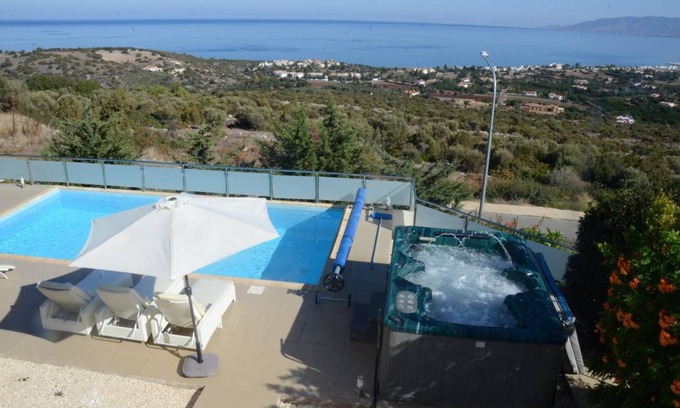 Latchi Villa | 130 m² Villa ∙ 3 bedrooms ∙ 6 guests