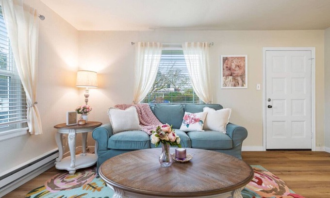 Lakewood House | 133 - Cozy Country Cottage ~ Fire Pit