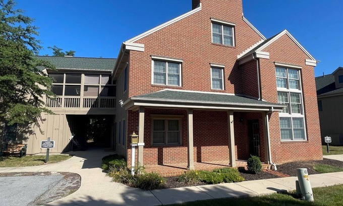 Mercersburg House | 13845 Trailside Lane | Slope side townhouse!