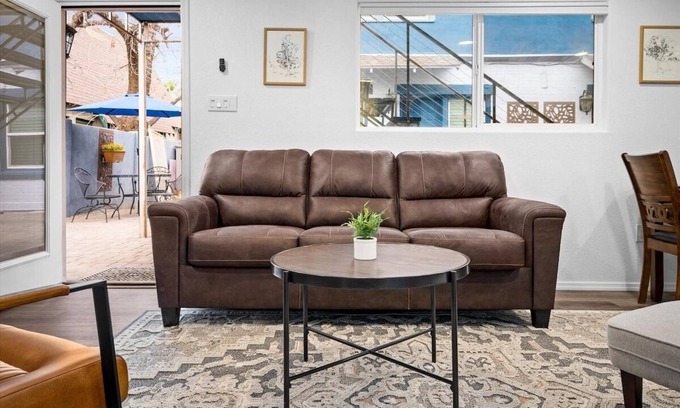 Roosevelt Condo | 14 Chelsea Place On The Park, In Heart Of Downtown