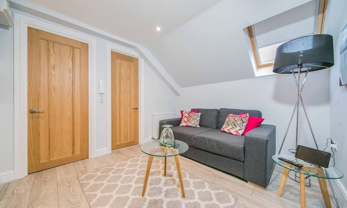 Reading Apartment | 14 Helena House Lux Apartment