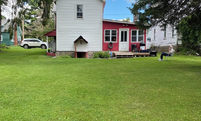 Cherry Valley House | 14 Miles To Cooperstown! Charming 3 Bedroom Farmhouse in Cherry Valley Village!