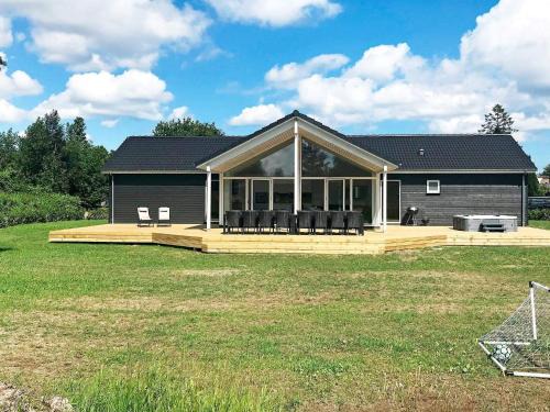 Marielyst House | 14 person holiday home in Væggerløse