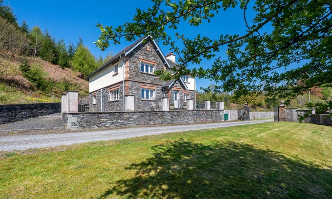 Low Newton Cottage | 145 m² Cottage ∙ 4 bedrooms ∙ 8 guests