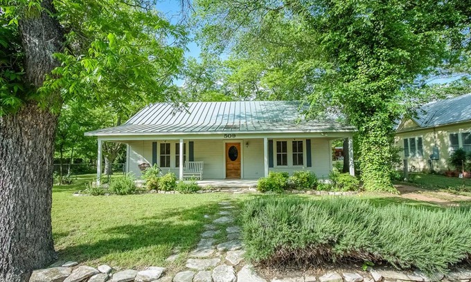 Fredericksburg House | 146 m² House ∙ 2 bedrooms ∙ 5 guests