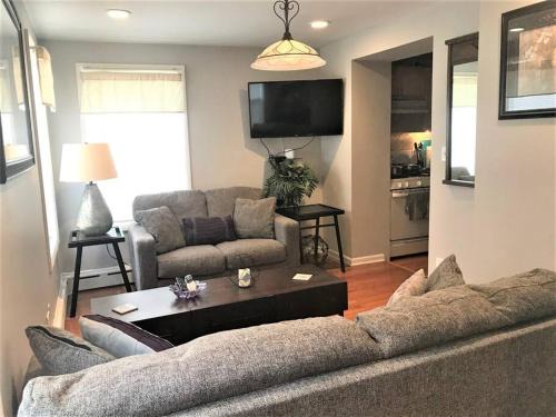 Jefferson Park Apartment | 15 min Ohare/Rivers Casino/Downtown & Parking2