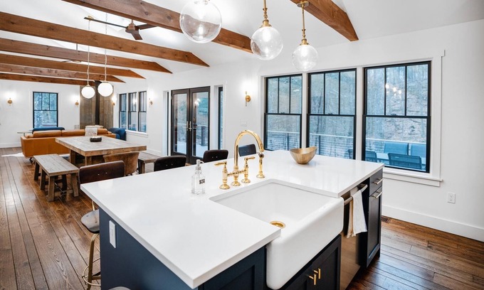 Saugerties House | 15 to Woodstock 25 to Hunter ☆ Farmhouse + Cabin