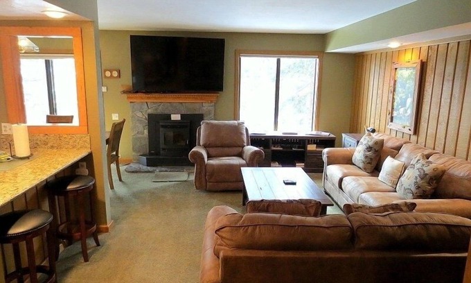 Mammoth Lakes Condo | 155 Premium by RedAwning