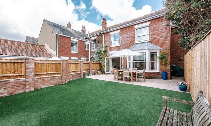 Aldeburgh House | 16 Hartington Road, Aldeburgh