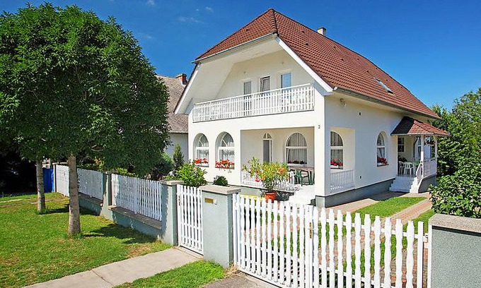Balatonszarszo House | 160 m² House ∙ 7 bedrooms ∙ 14 guests