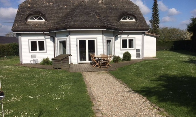 Bernay-en-Ponthieu Ski Chalet | 160 m² wooden house for 10 to 12 people, close to the sea.