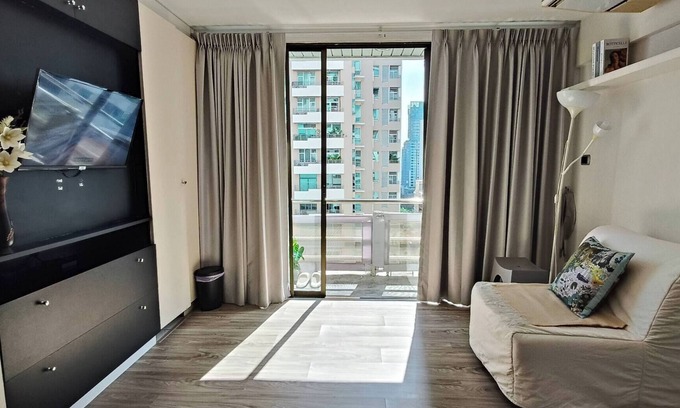 Ratchaprasong Apartment | 168 Rajdamri Apartment near Central World