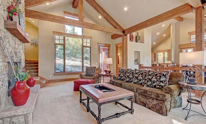 Elk Run House | 170 Elk Circle Condo