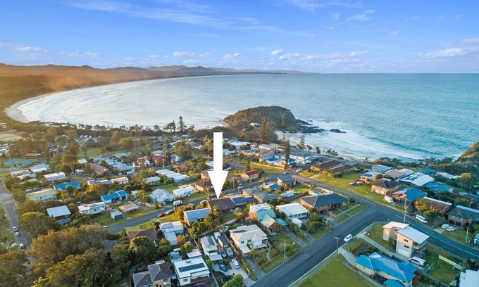 Scotts Head House | 180 degree Ocean Views