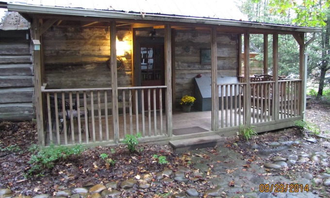 Hendersonville Cabin | 1800s Log Cabin with modern amenities conveniently located.