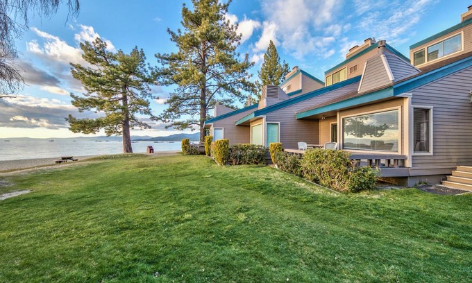South Lake Tahoe House | 181 m² House ∙ 3 bedrooms ∙ 8 guests