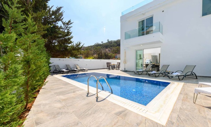 Protaras Villa | 185 m² Villa ∙ 4 bedrooms ∙ 8 guests
