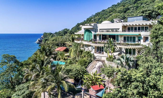 Boca de Tomatlan Villa | 1858 m² Villa ∙ 8 bedrooms ∙ 24 guests