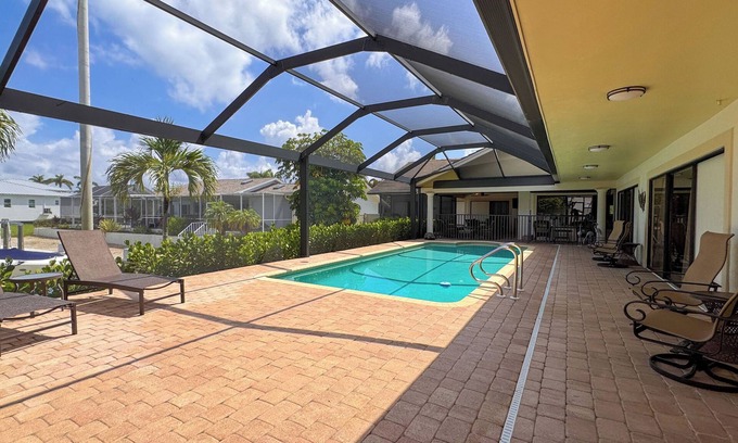 Marco Island House | 1864 Honduras: Large waterfront vacation house!