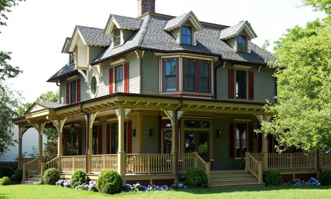 Mamaroneck House | 1870 Restored Victorian with Pool, sleeps 12, walking distance to train to NYC.