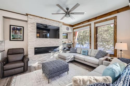 Lakeside Village House | 1890 The Seasons townhouse