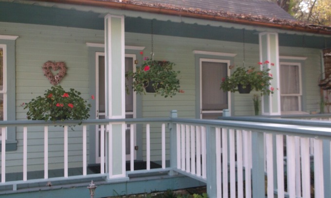 Eureka Springs Historic District Cottage | 1894 Vintage Cottage In Downtown Historic Eureka Springs.