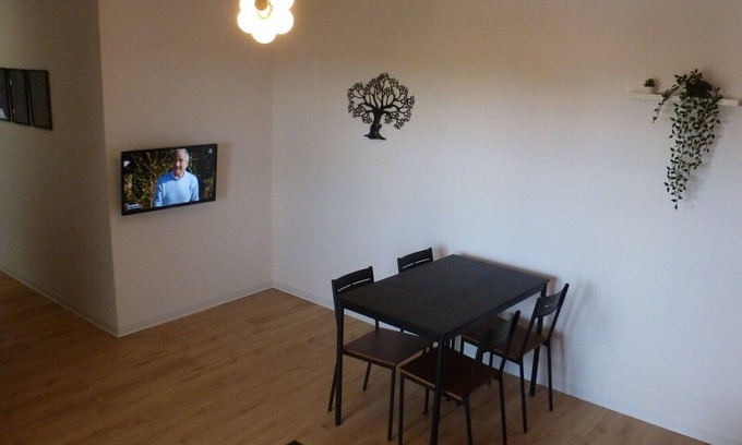 Chasseneuil-du-Poitou Apartment | 18moliere fr 4 pers. sheets, towels & cleaning included