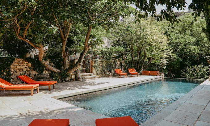 Oppede House | 18th century village house in Oppède le Vieux with swimming pool