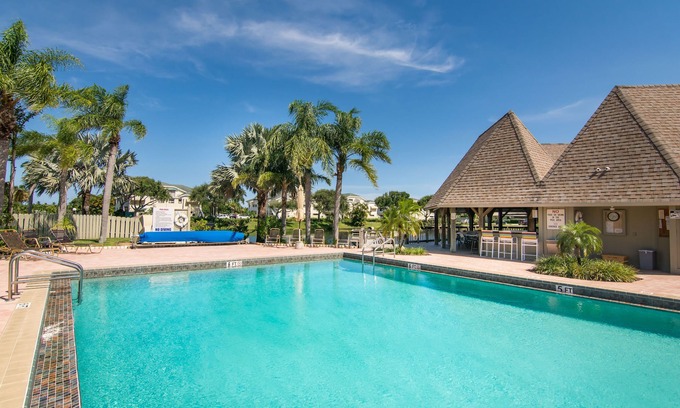 Bella Vista Villa | 1900 ft from beach Luxury Jupiter Beach Villa! private entrance community pool