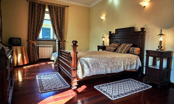 Vila Ruiva Villa | 19th Centry Farmhouse Getaway - Sleep 12-14 w/Pool