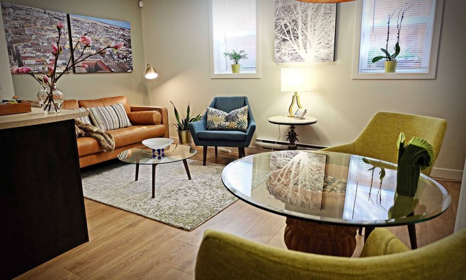 Sappertown House | 1Bedrm+Den/Office Suite with a Mid-century Modern Vibe - EXTENDED Stays Welcome