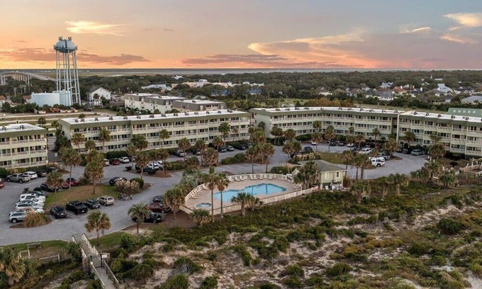 Isle of Palms Condo | 1Br/1BA ~ Sea Cabin in the heart of IOP