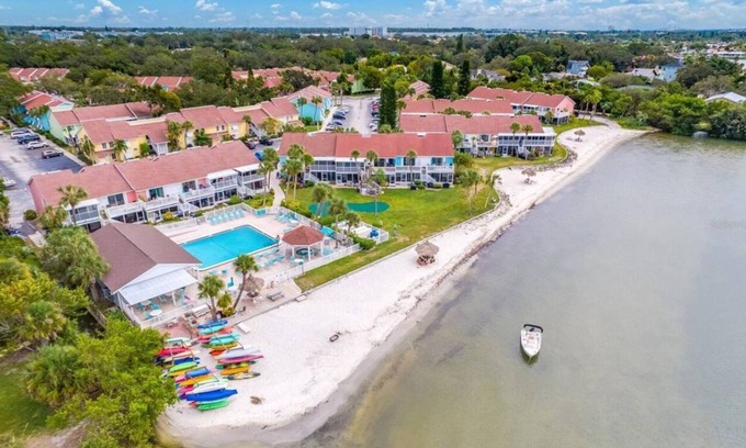 Bayview Condo | 1BR Beachfront Condo w/Water View in St. Pete, FL