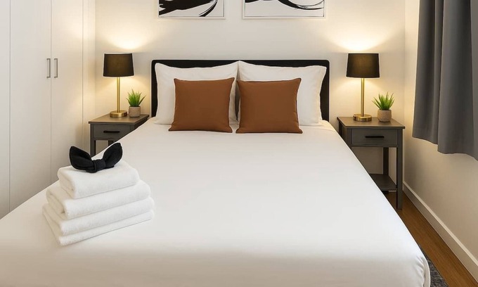 West Loop Apartment | 1BR Modern Luxe Apt with In-Unit Laundry