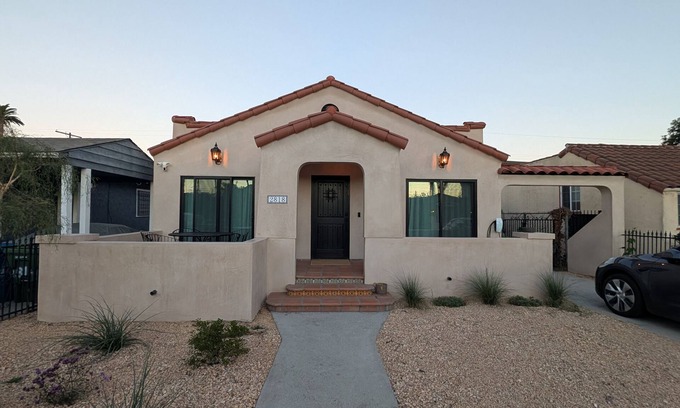 Los Angeles House | 1BR Spanish Bungalow/Luxury Vintage Charm & Walkable/EV Charger