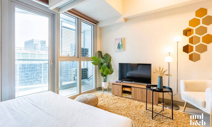 Bonifacio Global City Condo | 1BR Unit in Uptown Parksuites Tower 2 BGC w/Netflix, HBO Go & Disney+