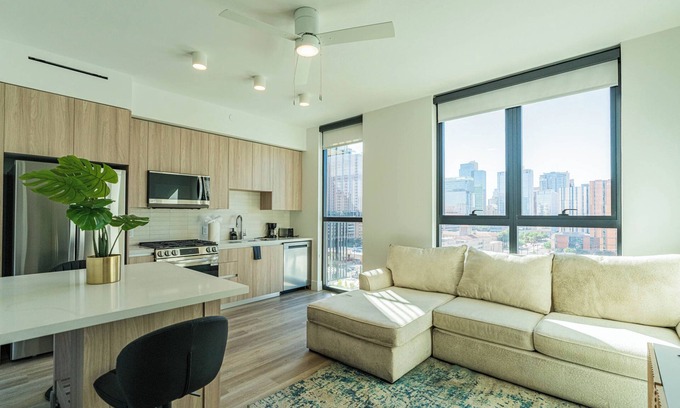 Roosevelt Apartment | 1BR1BA Suite w/Pool, Gym & Rooftop w/City Views