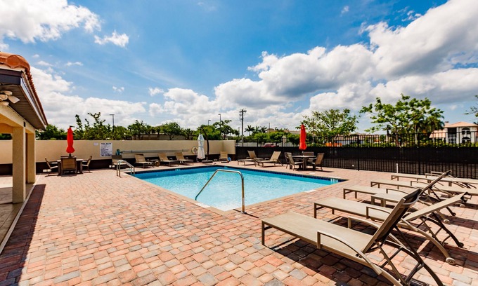 Pelican Condo | 1st Floor 2 King Bd ~ Pool, Bikes, Beach, Golf, Baby Supplies, Walk Shops