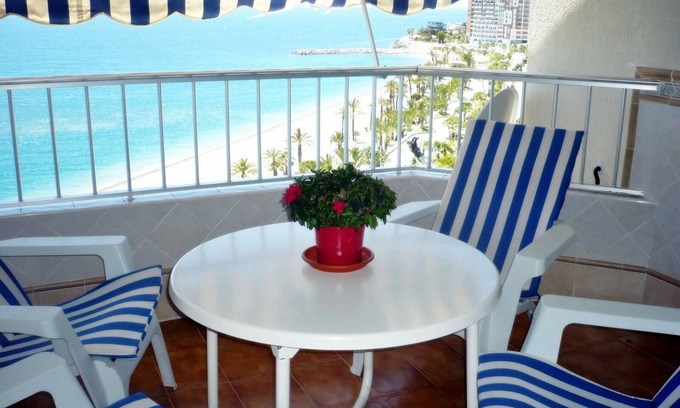 Velilla-Taramay Apartment | 1st line of the beach. Air conditioner. Pool. Tennis. Free WIFI