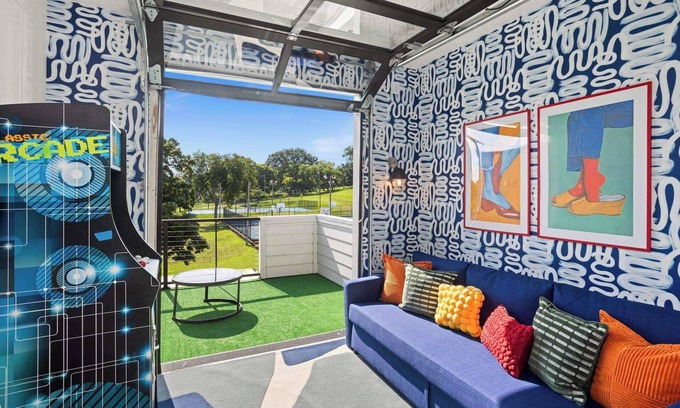 Eighth Avenue House | 2 Adjacent Gem Great for Big Groups! 8th Ave S