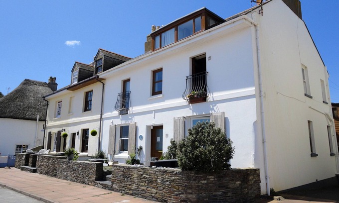 Torcross Cottage | 2 BAYVIEW, pet friendly, character holiday cottage in Torcross