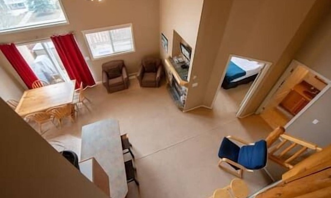 East Kootenay House | 2 BDR with Loft/Mountain Views/Walk Out Deck