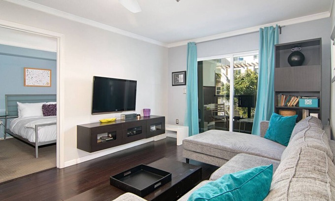Porta D'italia Condo | 2 Bed 2 Bath 1 Parking - Little Italy