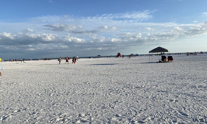 Sarasota Condo | 2 Bed/2 Bath Condo less than 1 mile from Beautiful Siesta Key Beach