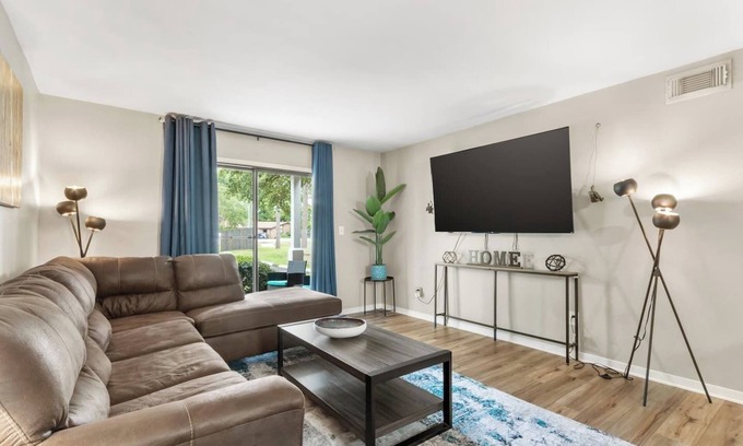 Northeast Pensacola Condo | 2 bed/2 bath condo w/Fenced Yard * Dog Friendly * Bears Den C